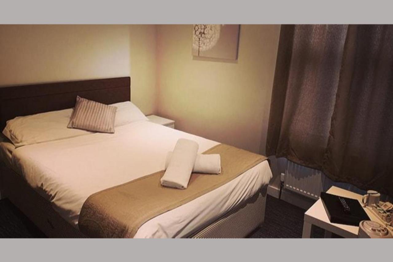 The R Inn Hotel Desborough Bagian luar foto