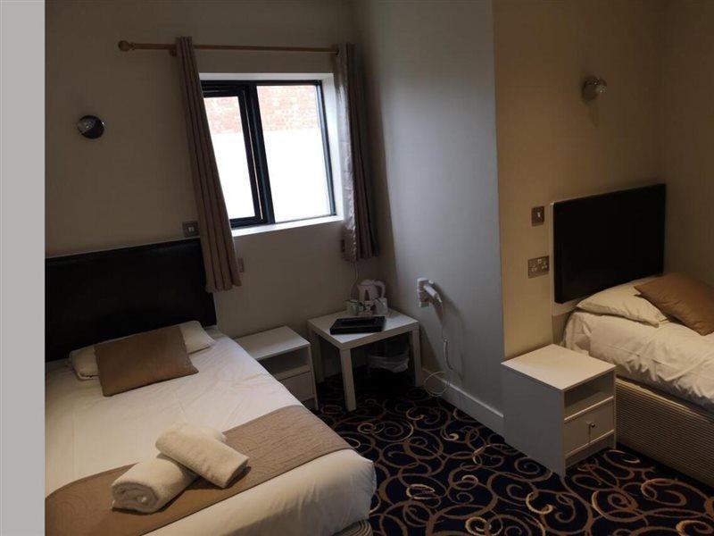 The R Inn Hotel Desborough Bagian luar foto