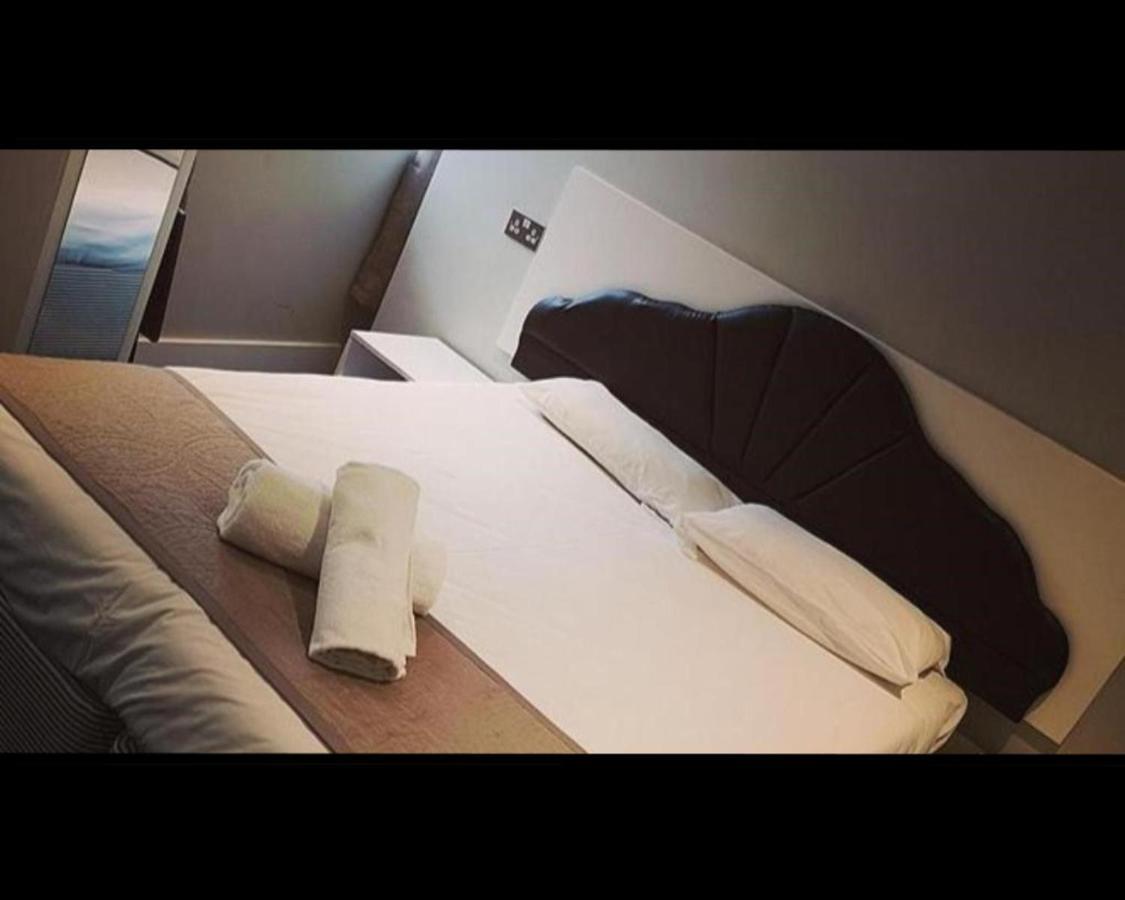 The R Inn Hotel Desborough Bagian luar foto