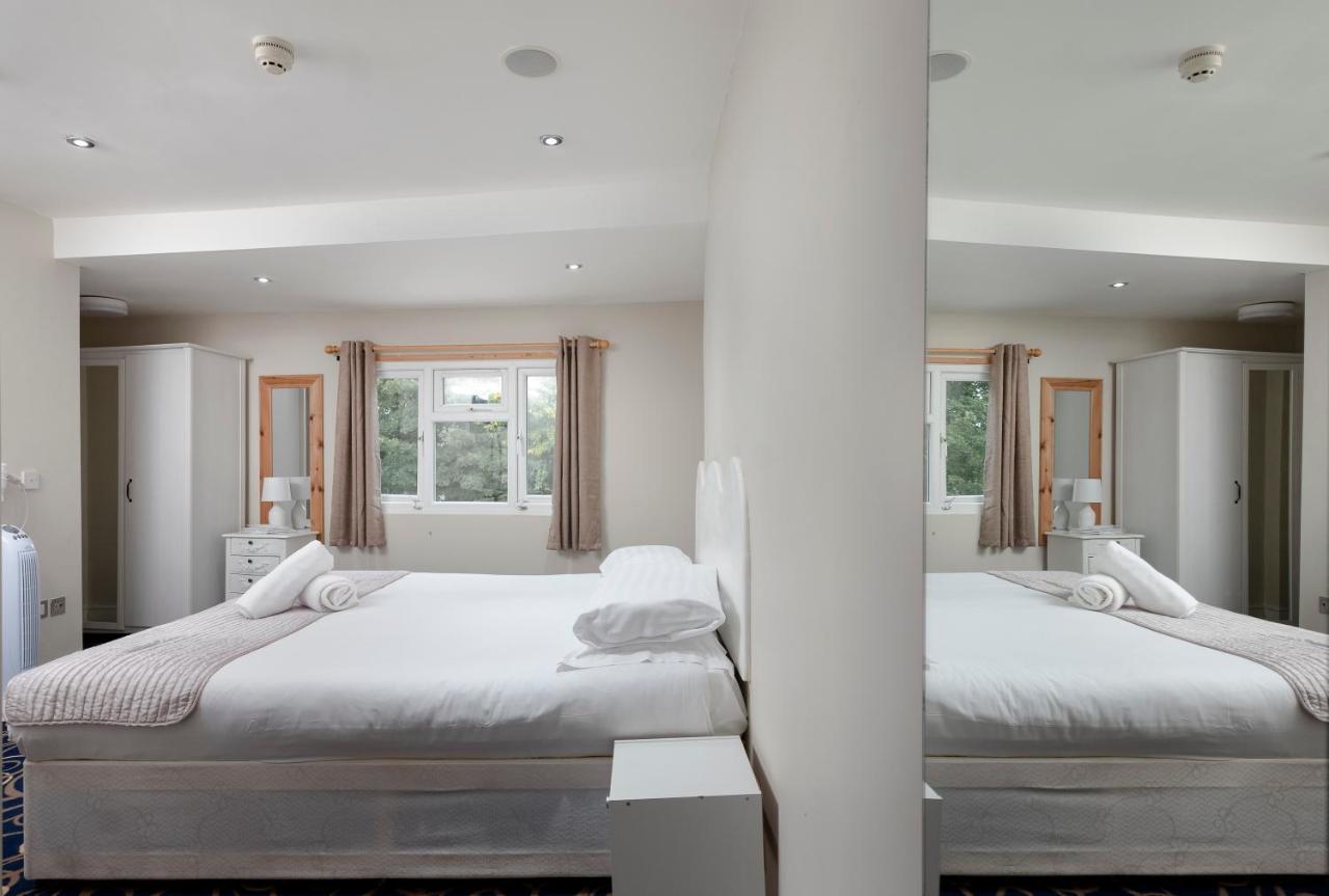 The R Inn Hotel Desborough Bagian luar foto