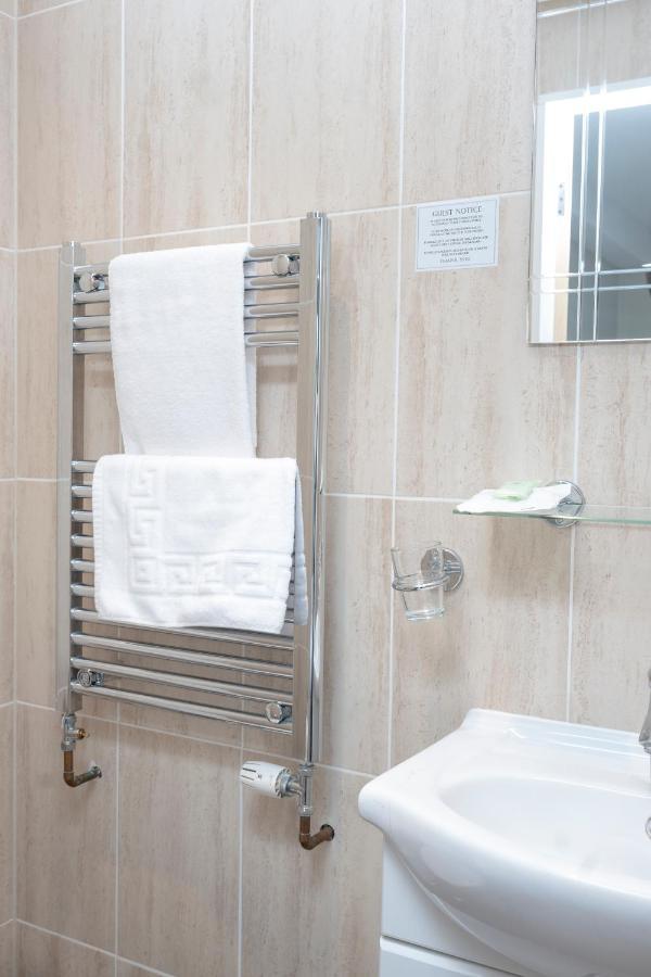 The R Inn Hotel Desborough Bagian luar foto