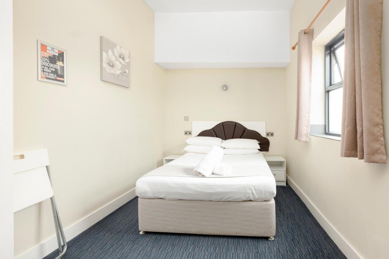 The R Inn Hotel Desborough Bagian luar foto