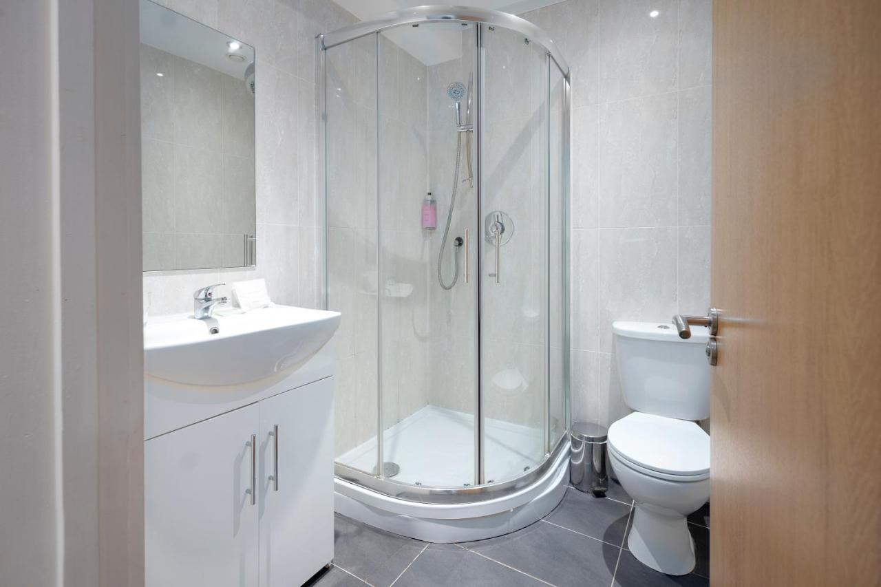 The R Inn Hotel Desborough Bagian luar foto