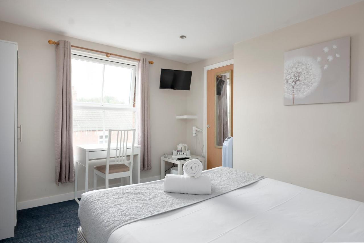 The R Inn Hotel Desborough Bagian luar foto