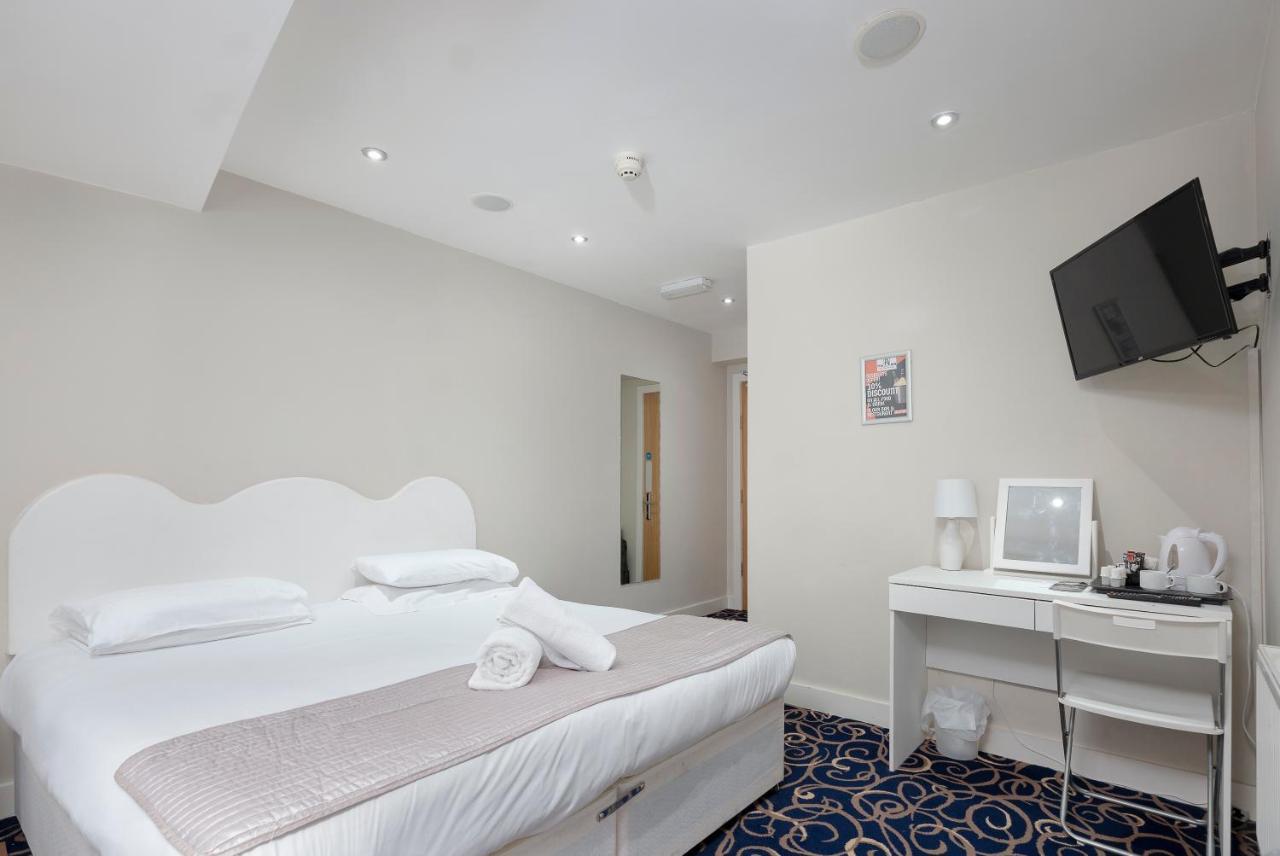 The R Inn Hotel Desborough Bagian luar foto