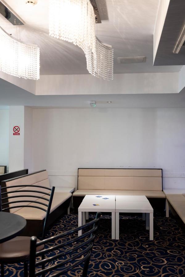 The R Inn Hotel Desborough Bagian luar foto